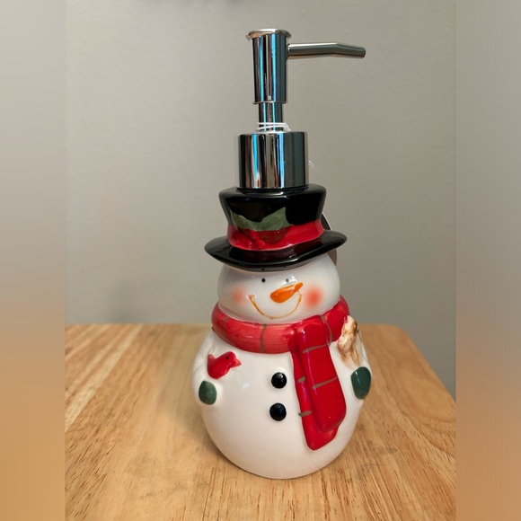NWT. Ceramic glazed snowman soap or lotion dispenser. Christmas decor. ☃️ - Picture 1 of 3